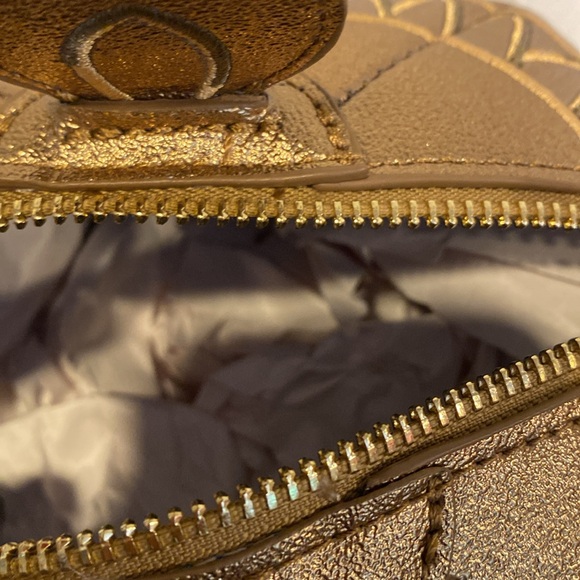 BNWT Stitch Shoppe by Loungefly Disney Aladdin Genie Lamp Crossbody - Picture 10 of 11